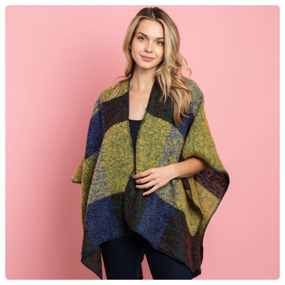 🌺2/$35 sale one size checkered poncho - Picture 3 of 6